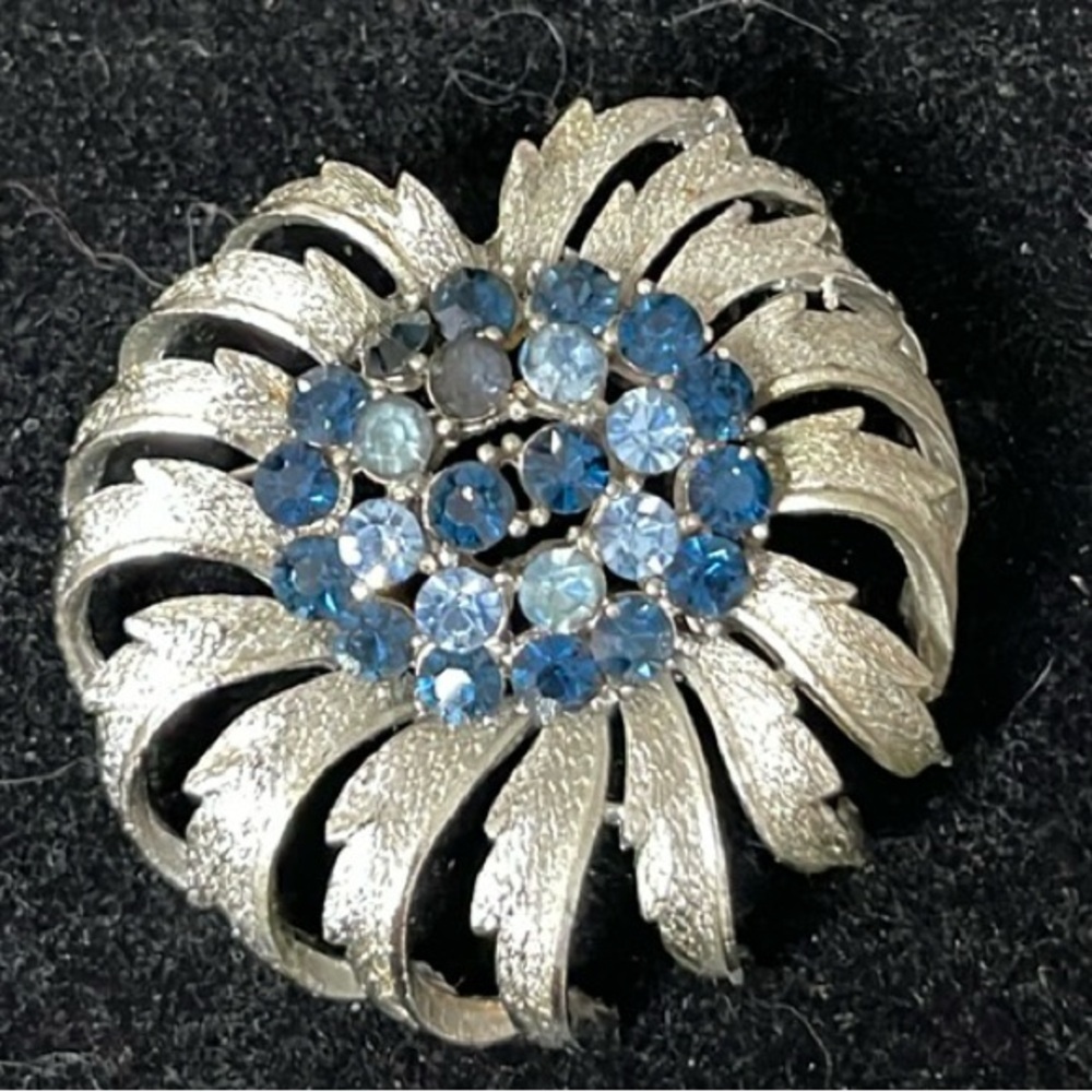 Coro Vintage Signed Brush Silver Tone Blue Hue Rhinestones Flower Brooch. Ma — image 2 of 5